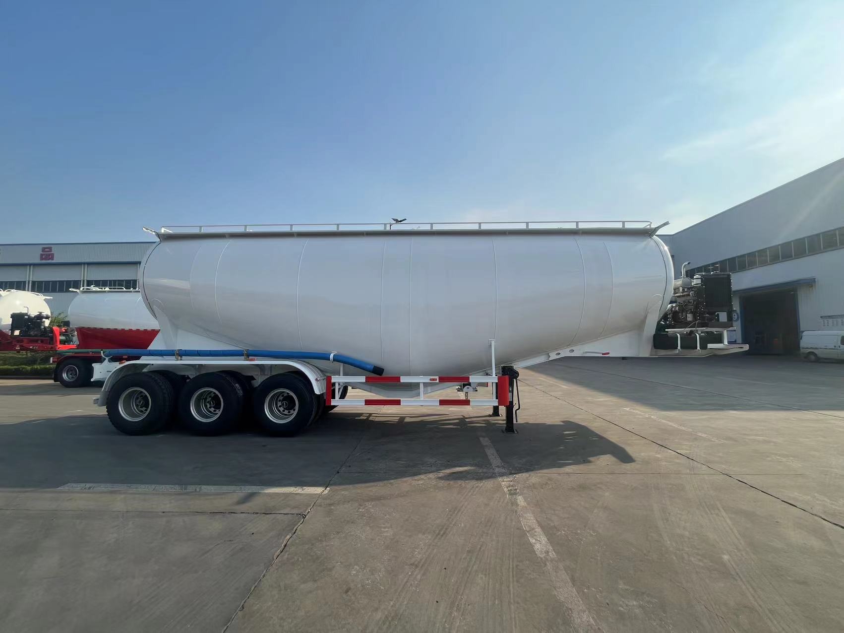 Derun Tri-Axle sement tankı yarı qoşqu Qabona göndəriləcək