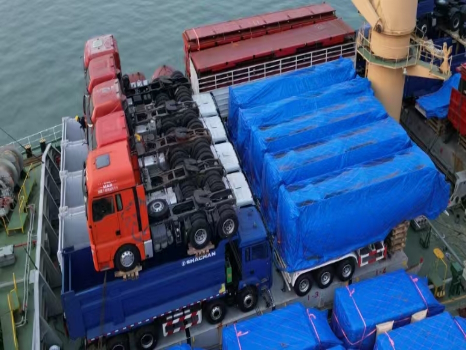 Derun Üç ox oxlu tanker yarı qoşqu yükləndi və Ghana'ya göndərildi
